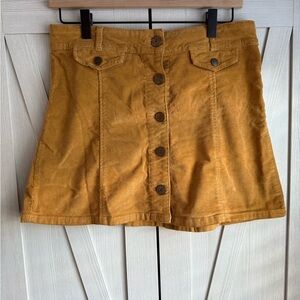 ✨3 BDG Skirts for $40✨
BDG Mustard Button-Front Mini Skirt